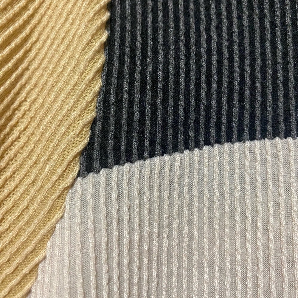 Tres Bien Ribbed Colorblock Top - Picture 4 of 4